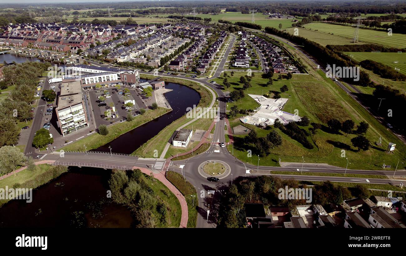 Paesaggio olandese periferia di campagna aerea quartiere residenziale di una piccola città Foto Stock