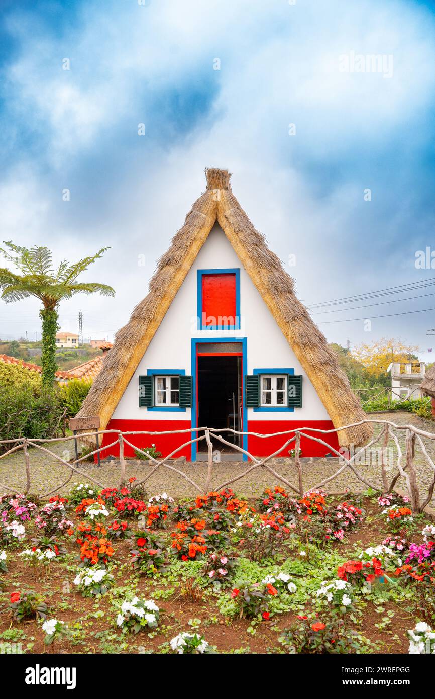 Tradizionale casa rurale a Santana, Madeira, Portogallo Foto Stock