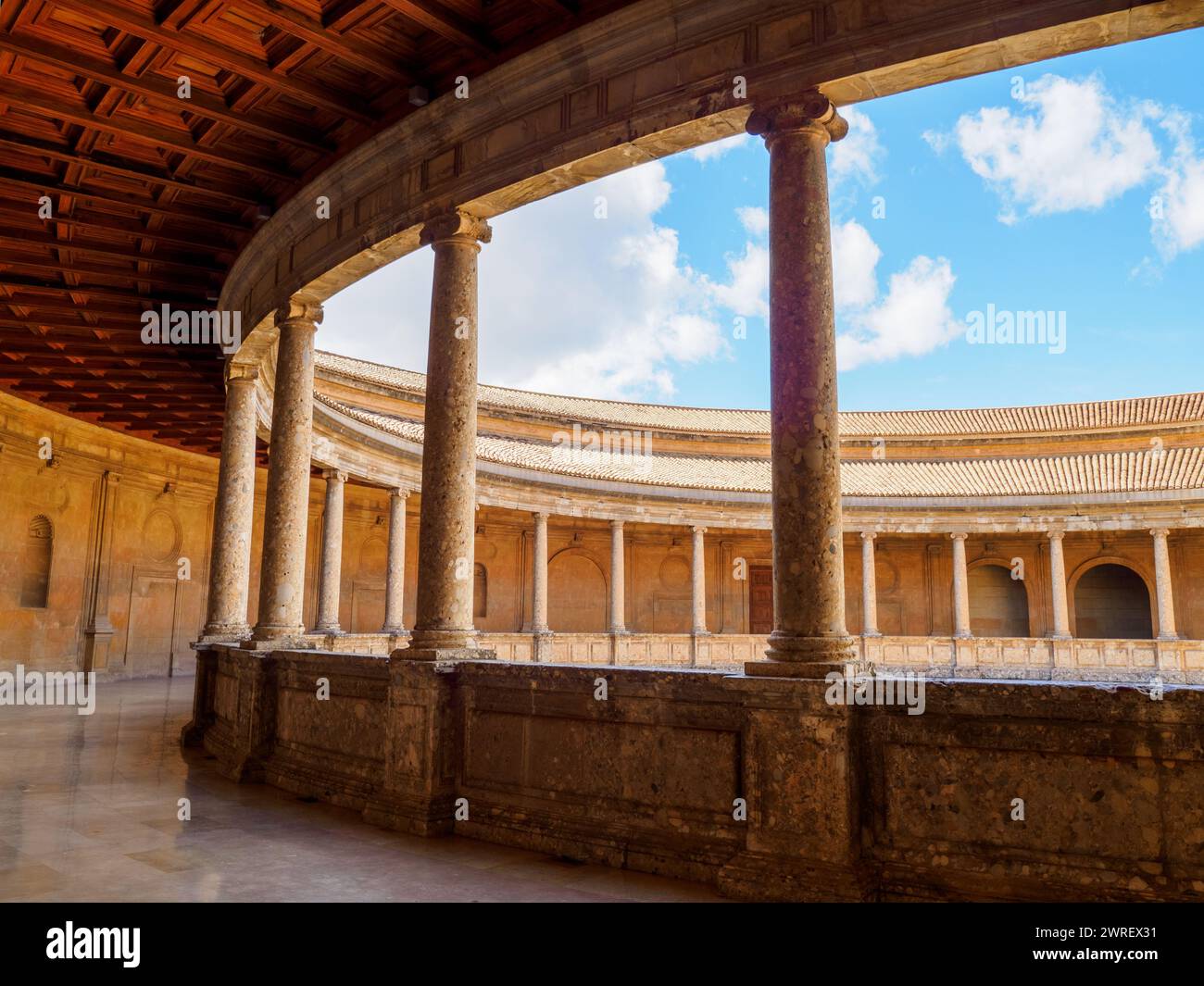 Collonata nel Palazzo di Carlo V - complesso dell'Alhambra - Granada, Spagna Foto Stock