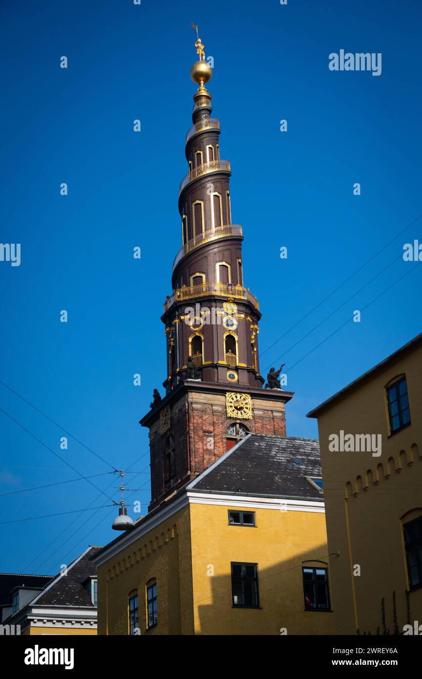 Chiesa del nostro Salvatore a Christianshavn, Copenaghen, che ha una scalinata tortuosa esterna ed è stata completata da Lauritz de Thurah nel 1752 Foto Stock