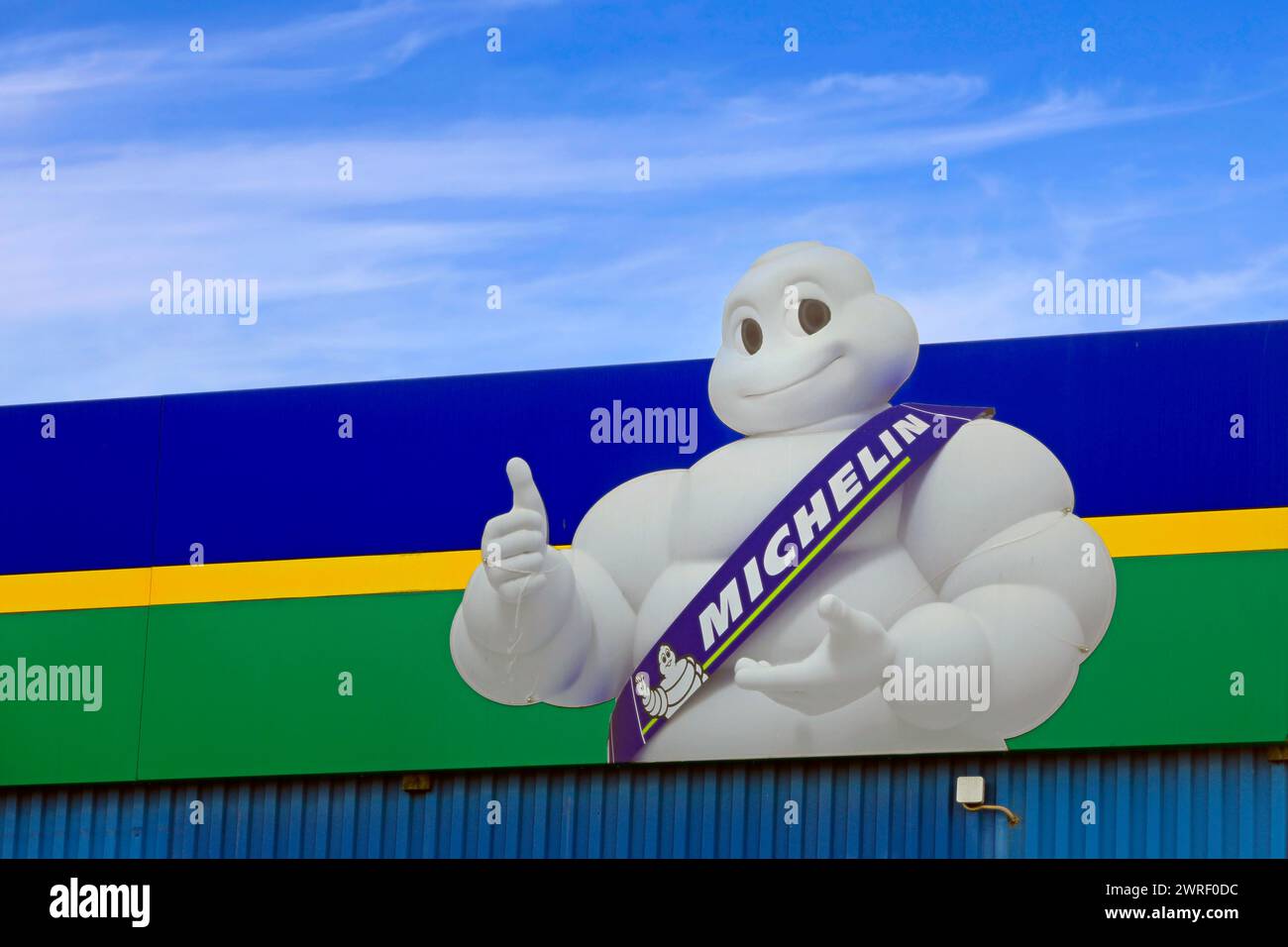 Bibendum o Michelin Man, la mascotte ufficiale dell'azienda francese di pneumatici Michelin, fondata nel 1889. Salo, Finlandia. 10 marzo 2024. Foto Stock