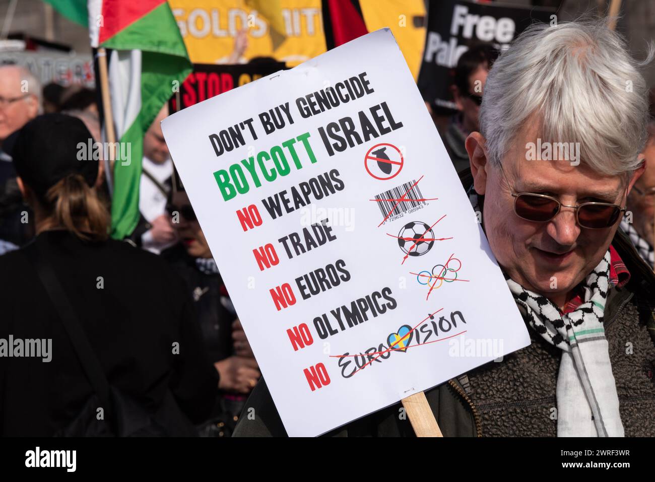 marcia di protesta pro Palestine a Londra, Regno Unito, per protestare contro il conflitto a Gaza e contro l’occupazione e le azioni militari di Israele. Boicottaggio di Israele Foto Stock