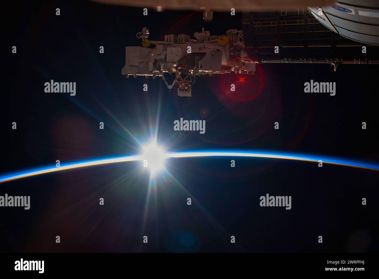 Alba, pianeta Terra. Miglioramento digitale dell'immagine da parte della NASA Foto Stock