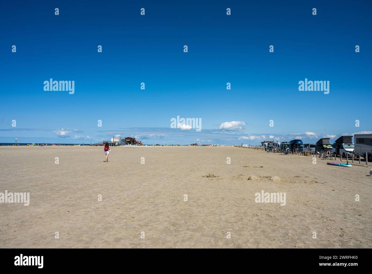 Weißer Sandstrand von St Peter-Ording im Sommer Foto Stock