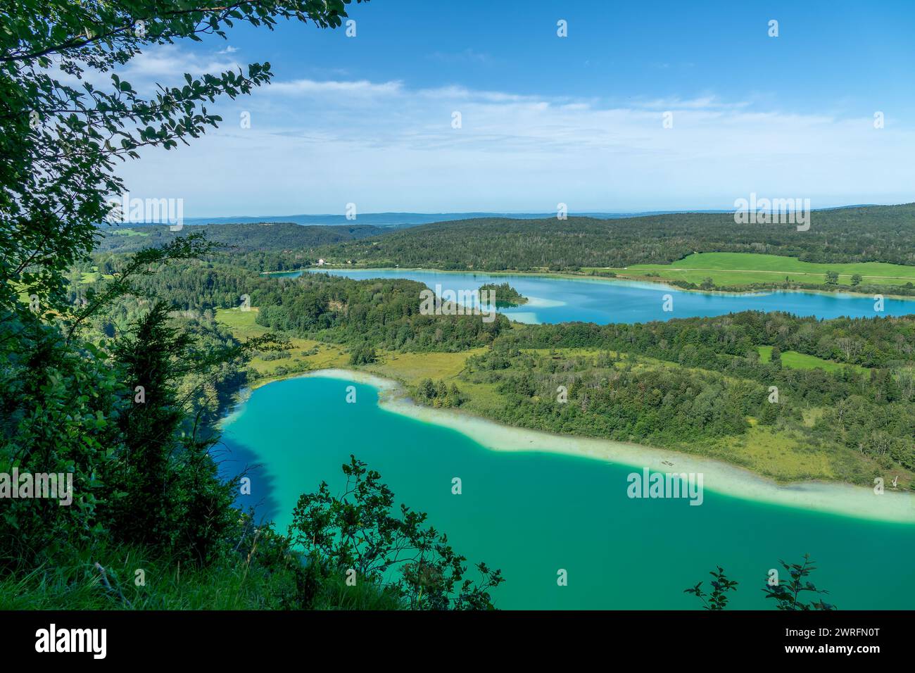 Laghi del Giura, vista panoramica del paesaggio giurassico da Belvedère des Quatres Lacs (punto panoramico dei quattro laghi), Francia Foto Stock