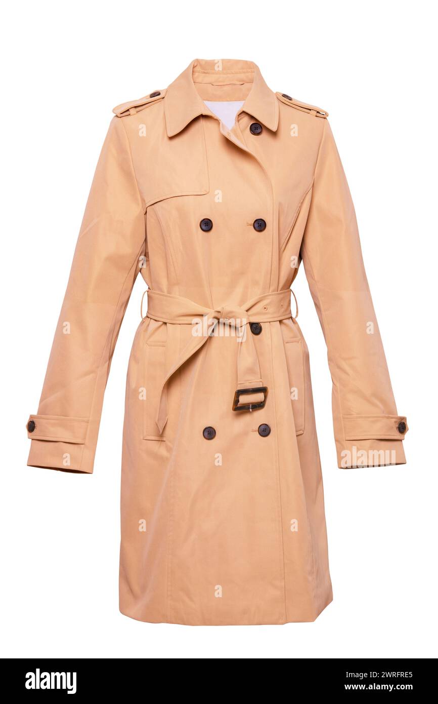 Trench donna. Un elegante trench femminile di colore beige chiaro, lussuoso ed elegante, su manichino isolato su sfondo bianco. fashi primavera ed estate Foto Stock