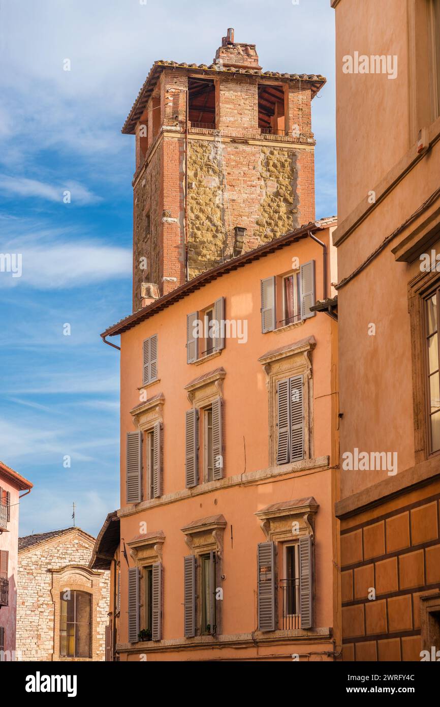 Perugia bellissimo centro storico con torre medievale Foto Stock