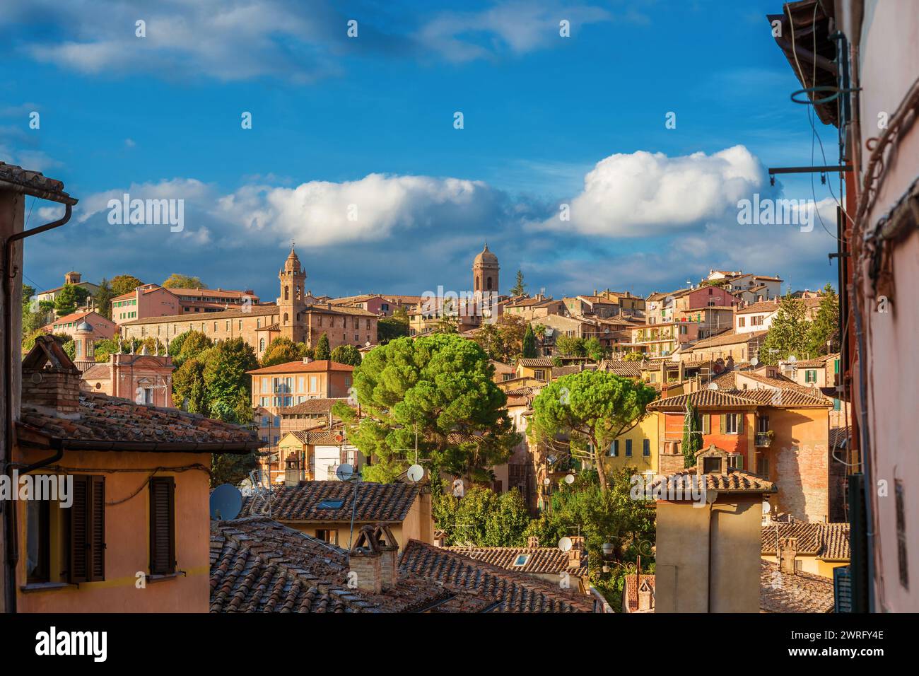 Il bellissimo centro storico di Perugia da via Appia Foto Stock