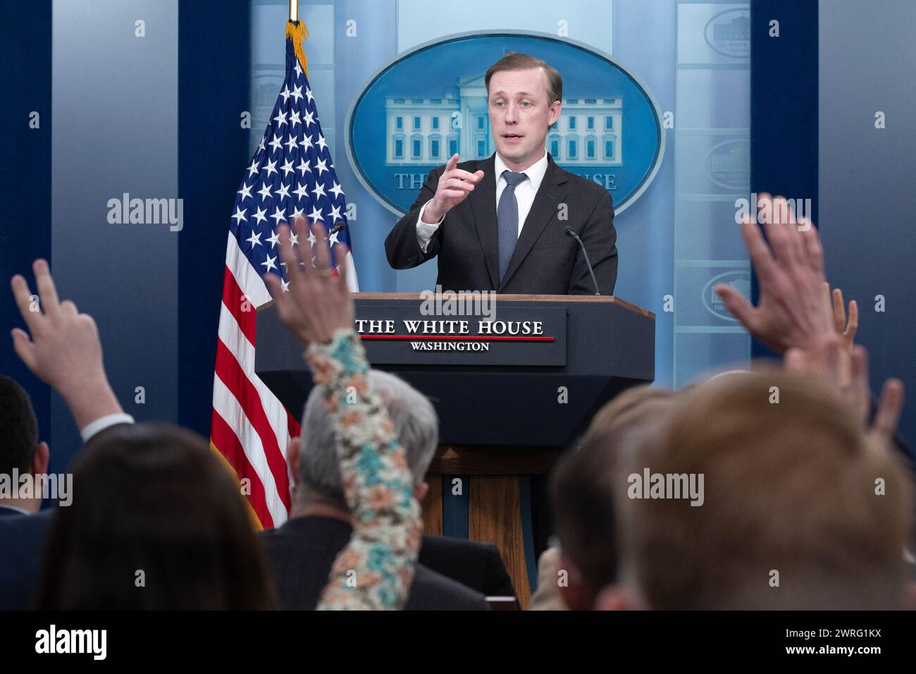 WASHINGTON - 12 MARZO: Jake Sullivan, consigliere per la sicurezza nazionale degli Stati Uniti, chiama un giornalista durante una conferenza stampa nella James S. Brady Press Briefing Room alla Casa Bianca di Washington, DC, USA, martedì 12 marzo, 2024. la Casa Bianca ha annunciato un pacchetto di 300 milioni di dollari in assistenza militare all'Ucraina, l'ultimo sforzo dell'amministrazione Biden per garantire aiuti a Kiev mentre il Congresso rimane bloccato. Fotografo: Tom Brenner/Pool/Sipa USA credito: SIPA USA/Alamy Live News Foto Stock