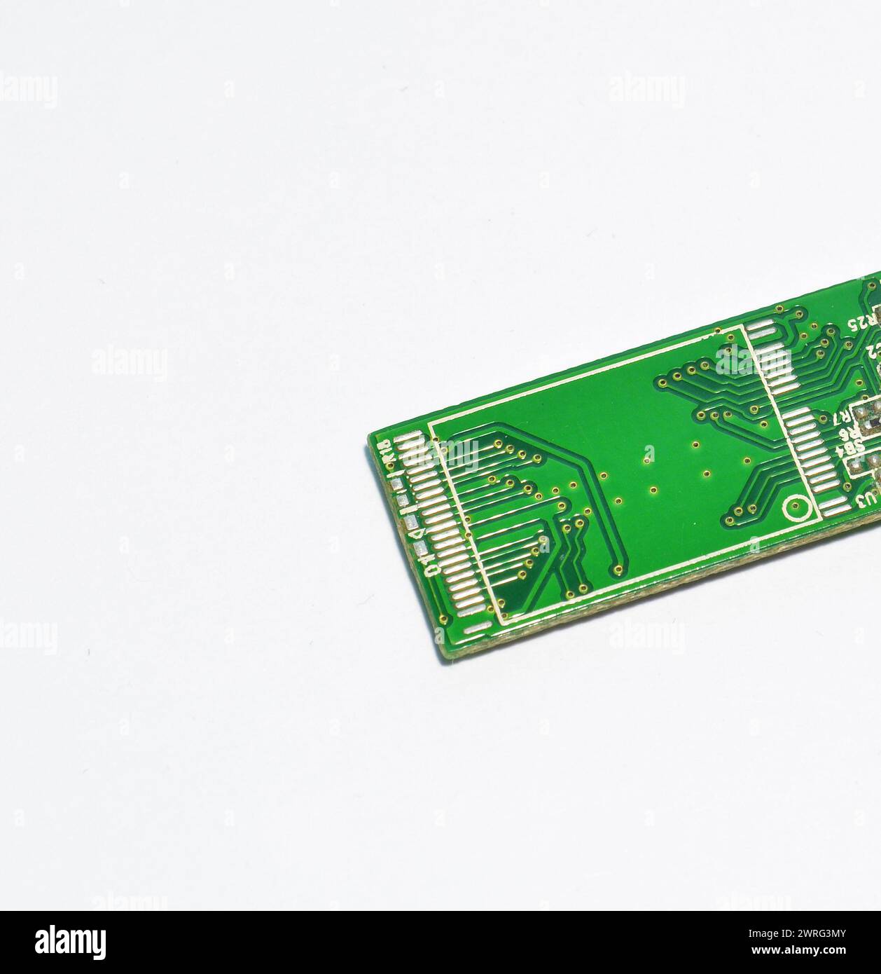 Circuito stampato USB isolato su sfondo bianco Foto Stock