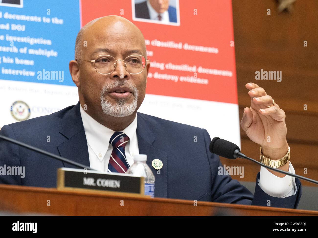 Il rappresentante degli Stati Uniti Glenn Ivey (Democratico del Maryland) interroga Robert K Hur, Consigliere speciale, durante la commissione della camera degli Stati Uniti sulla magistratura riguardante la sua relazione “Report of the Special Counsel on the Investigation into Unauthorized Removal, Retention, e divulgazione di documenti classificati scoperti presso Locations, tra cui il Penn Biden Center e la residenza privata del Presidente Joseph R. Biden, Jr.” nel Rayburn House Office Building a Capitol Hill a Washington, DC martedì 12 marzo 2024.credito: Ron Sachs/CNP/Sipa USA Foto Stock