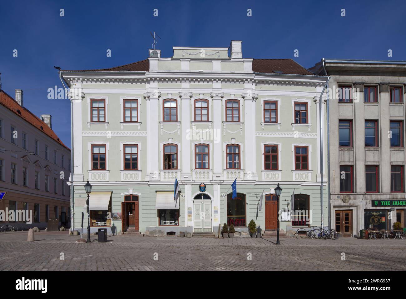 Esempi di architettura neoclassica dalla città vecchia di Tartu in Estonia Foto Stock