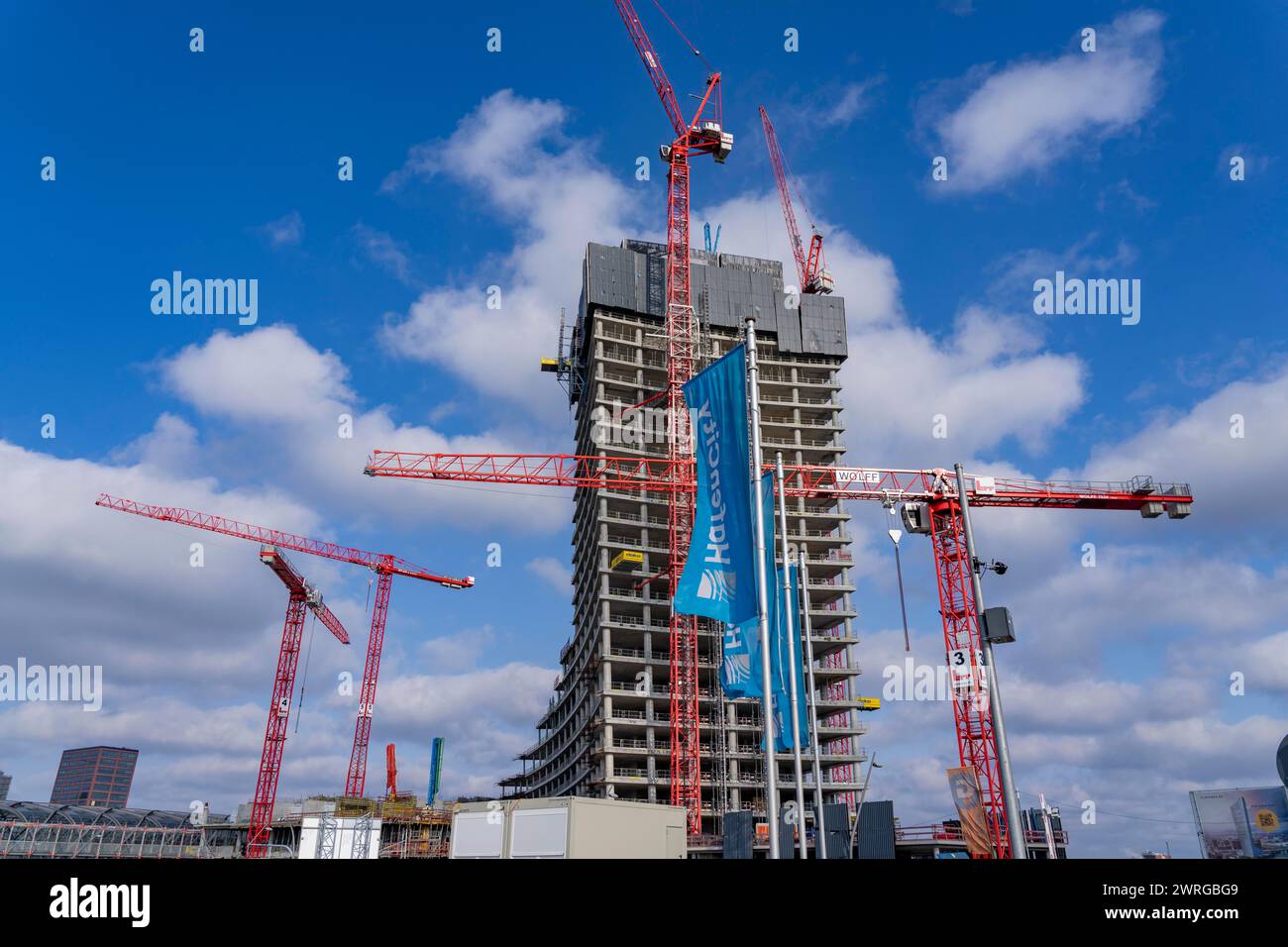 Conchiglia del progetto di costruzione della torre Elbtower, la conclusione architettonica di HafenCity Hamburg, a est, è destinata a crescere fino a 64 piani e 245 metri in Foto Stock