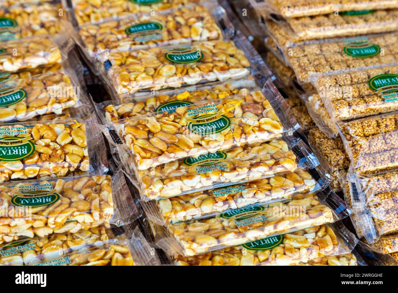 Bar fragili alle arachidi in un negozio a Dalaman, Turchia Foto Stock