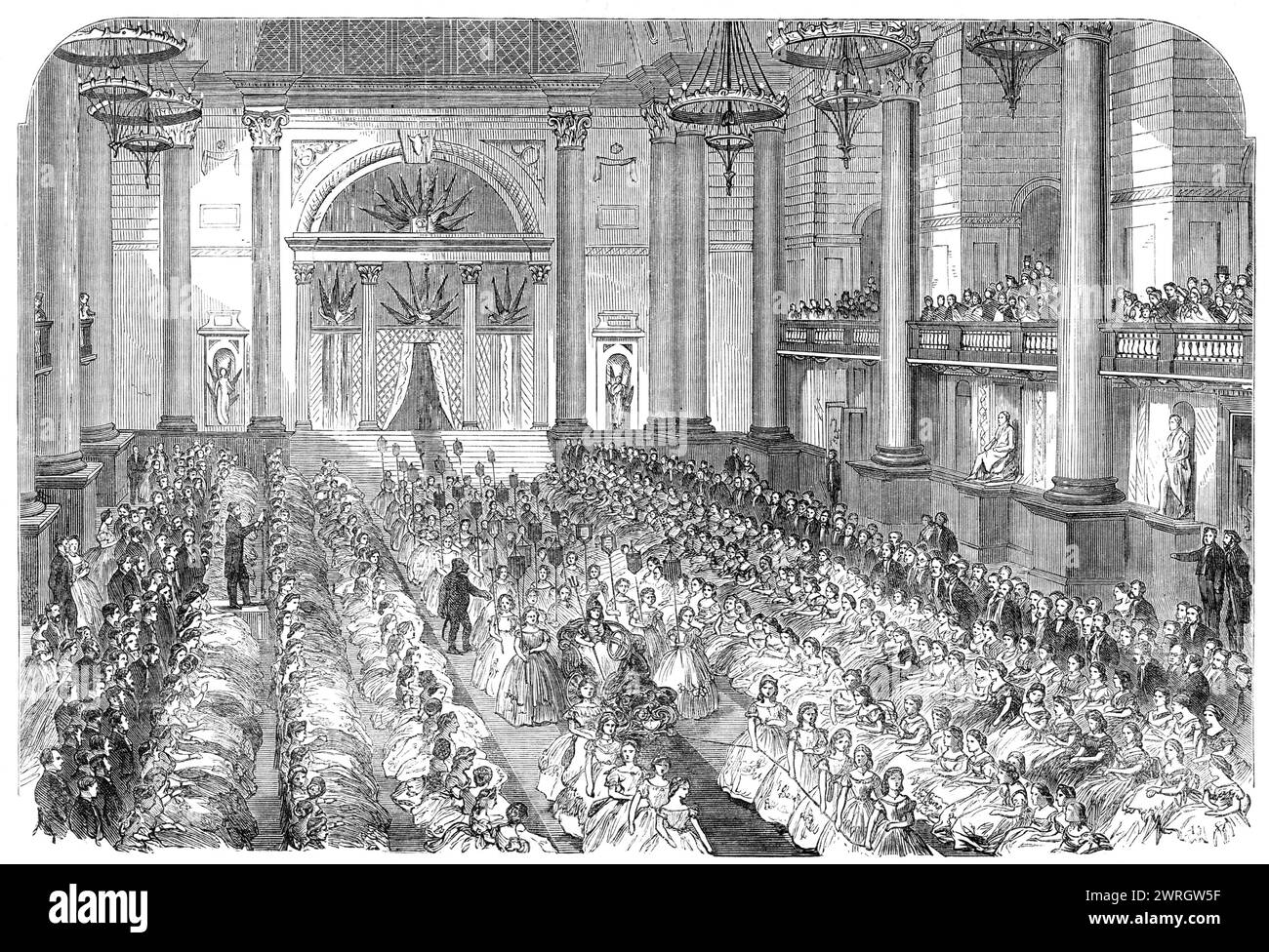 Gli intrattenimenti natalizi dei signori Cope per i loro lavoratori al St. George's Hall, Liverpool, 1864. Il signor J. C. Cowper, il tragico, recitò, con grande gusto e sentimento, l'ode di Tennyson, "la morte del Vecchio anno". A ciò successe la musica d'organo lenta, in mezzo alla quale "The Old Year" raggiunse il dais, dove rimase in piedi e guardò intorno per un minuto. Mentre un gong dai toni profondi ne colpì dodici, si voltò e, sollevando le tende della tenda, si ritirò mentre rivelava il "nuovo anno", una creatura luminosa, in un costume simile a quello della Britannia. In questo momento la luce una volta Foto Stock