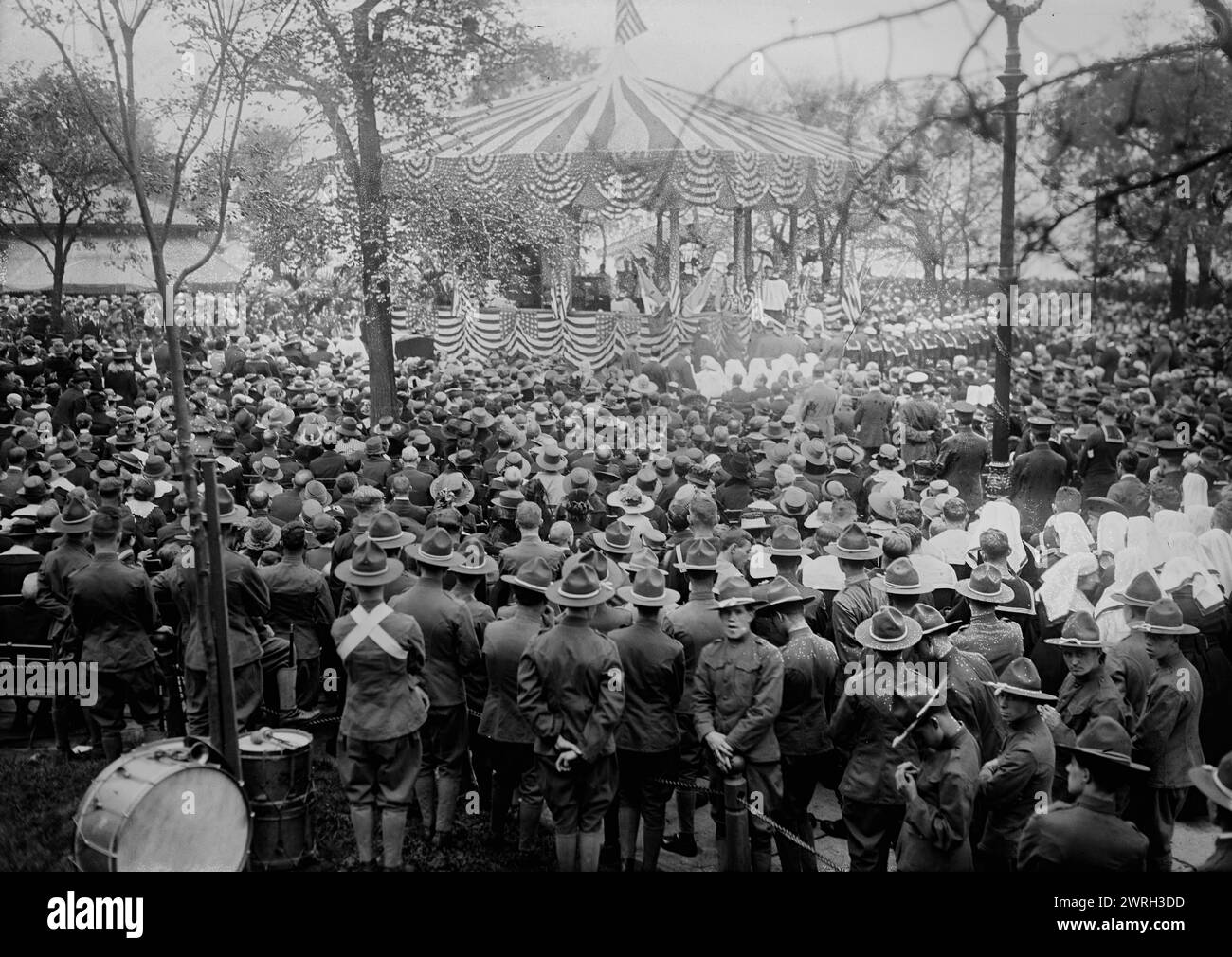 Field Mass, 30 maggio 1918. La messa militare a Battery, New York City, tenutasi nel maggio 1918 durante la prima guerra mondiale Foto Stock