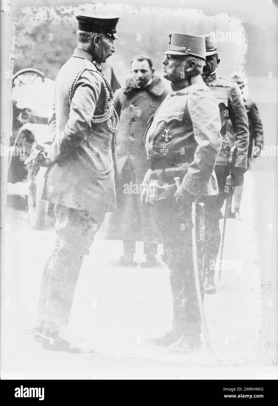 Kaiser &amp; arciduca Friedrich, 26 luglio 1915 (data creata o pubblicata successivamente). Kaiser Guglielmo II di Germania (1859-1941) con l'arciduca Federico, duca di Teschen (1856-1936) Comandante supremo dell'esercito austro-ungarico durante la prima guerra mondiale Foto Stock