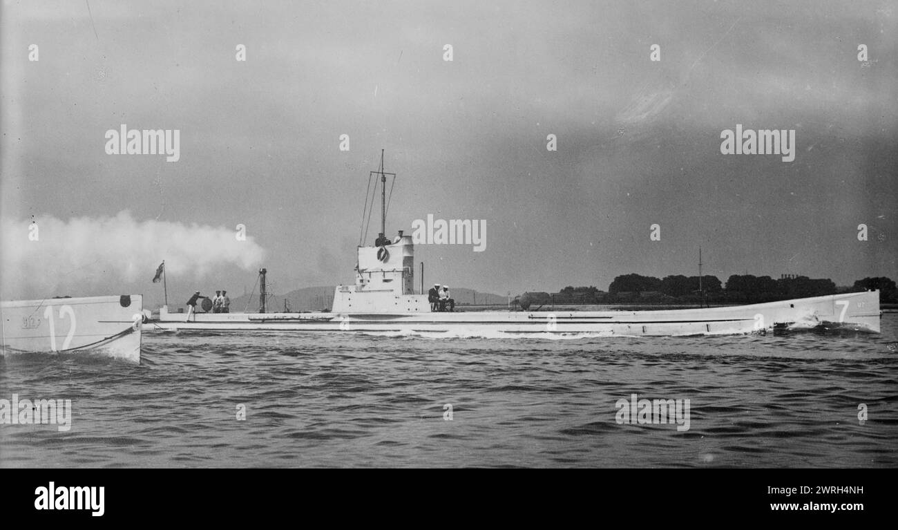 Sottomarino "U-7" a piena velocità, tra c1914 e c1915. Il sommergibile tedesco U-7 che ha servito nella prima guerra mondiale Foto Stock