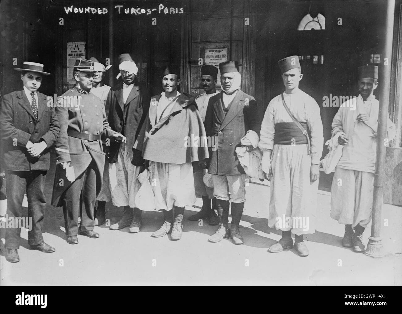 Turcos ferito a Parigi nel 1914. Tirailleurs algerini (soldati di fanteria) a Parigi, Francia durante la prima guerra mondiale Foto Stock