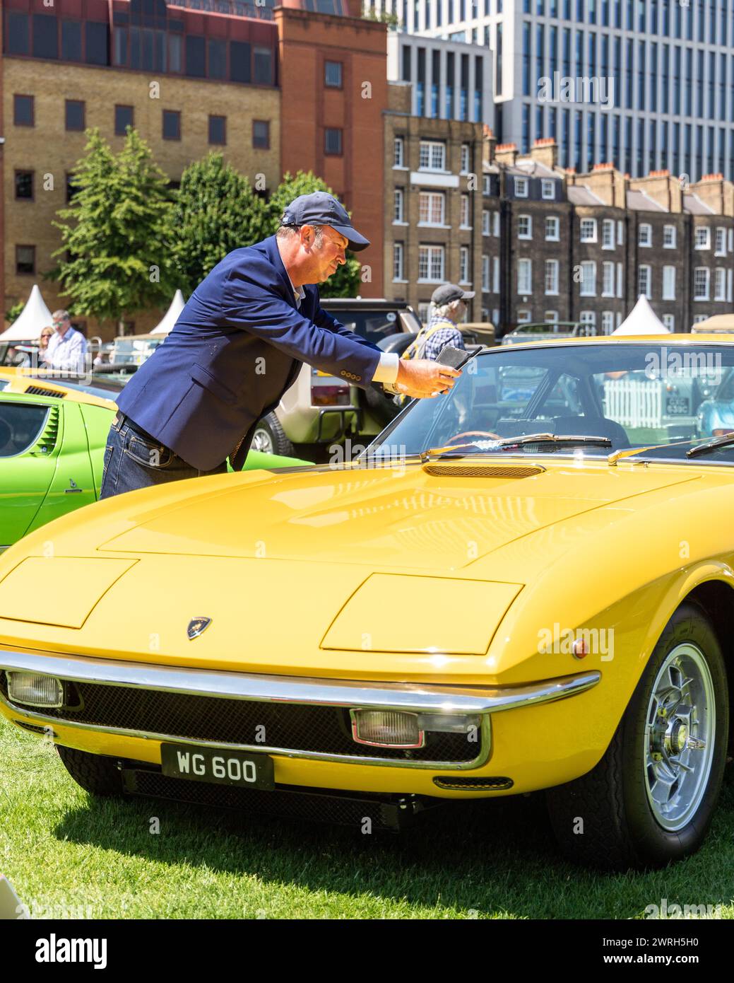 Scattare una foto di una Lamborghini Islero al London Concours Classic Car Show Foto Stock