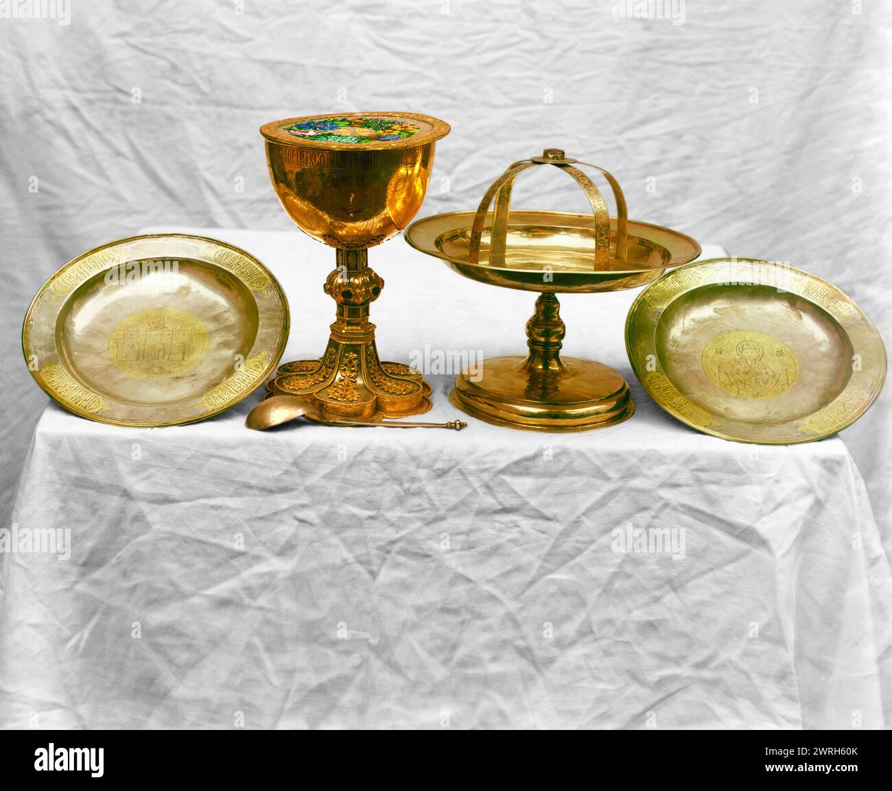 Vasi d'argento, nel vestiario del monastero di Ipatievskij, Kostroma, 1911. Foto Stock