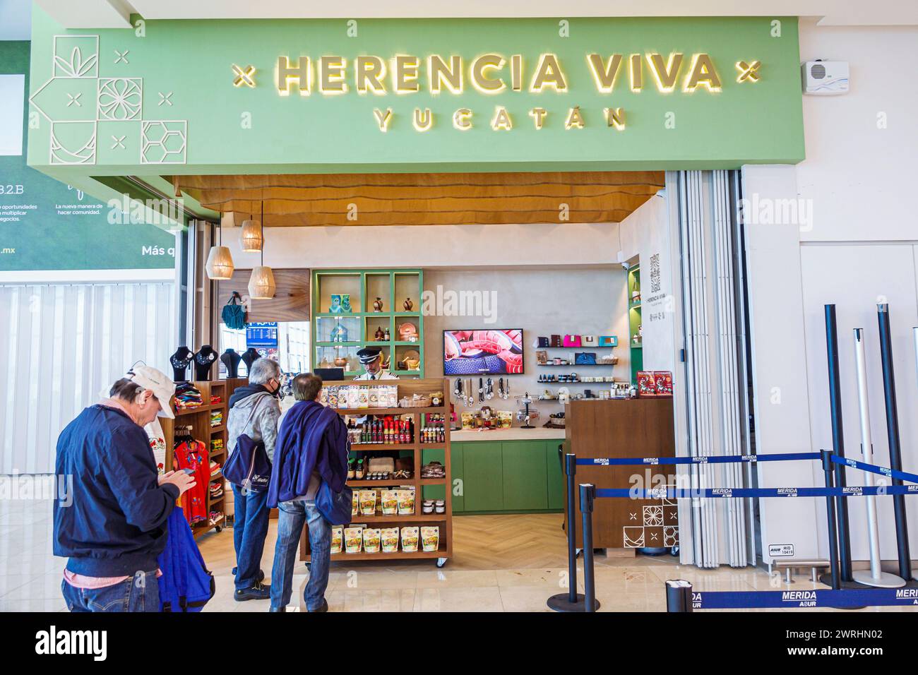 Merida, Messico, aeroporto internazionale Manuel Crescencio Rejon Merida, interno, ingresso del terminal, Herencia Viva Living Heritage non-prof Foto Stock