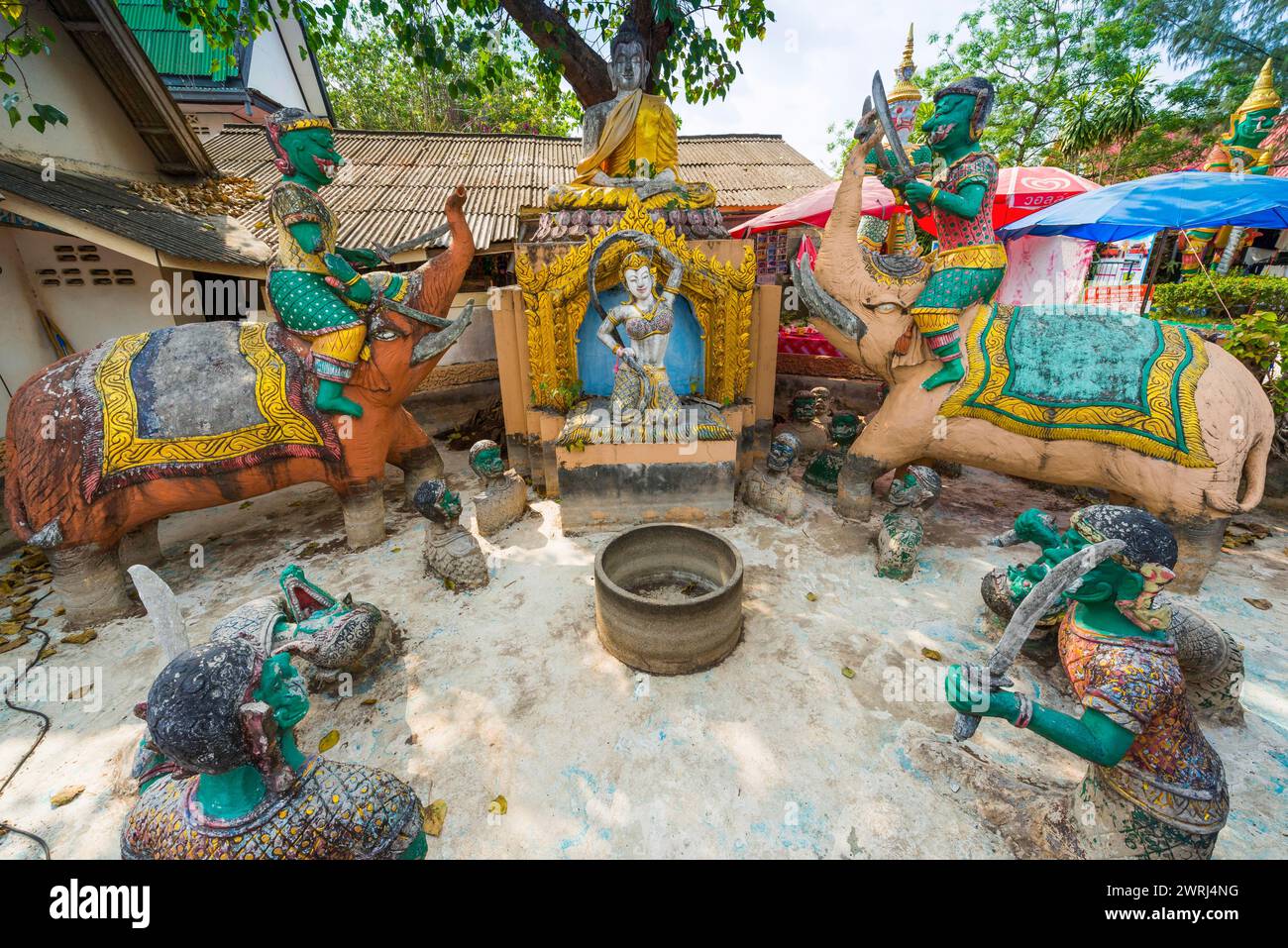 Tempio buddista di Marodern, religione, buddismo, figure, statua, scultura, culto, Dio, Buddha, Asiatico, storia, storia culturale, culto, icona, pubblico Foto Stock