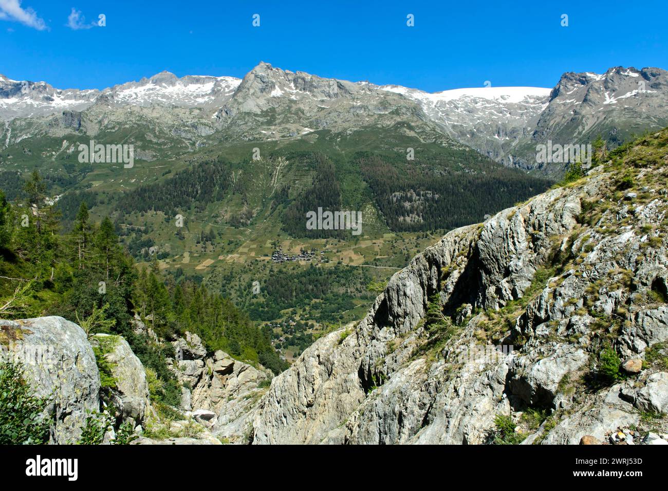 Paesaggio montano nel Loetschental, vicino a Blatten, Vallese, Svizzera Foto Stock