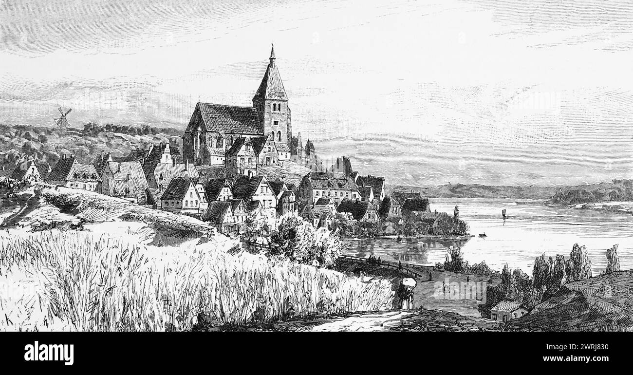 Vista sulla cittadina di Moelln, sulla chiesa di San Nicolai, sul mulino a vento, sul paesaggio morenico, sui campi, Moelln Lake District, Ducato di Lauenburg Foto Stock