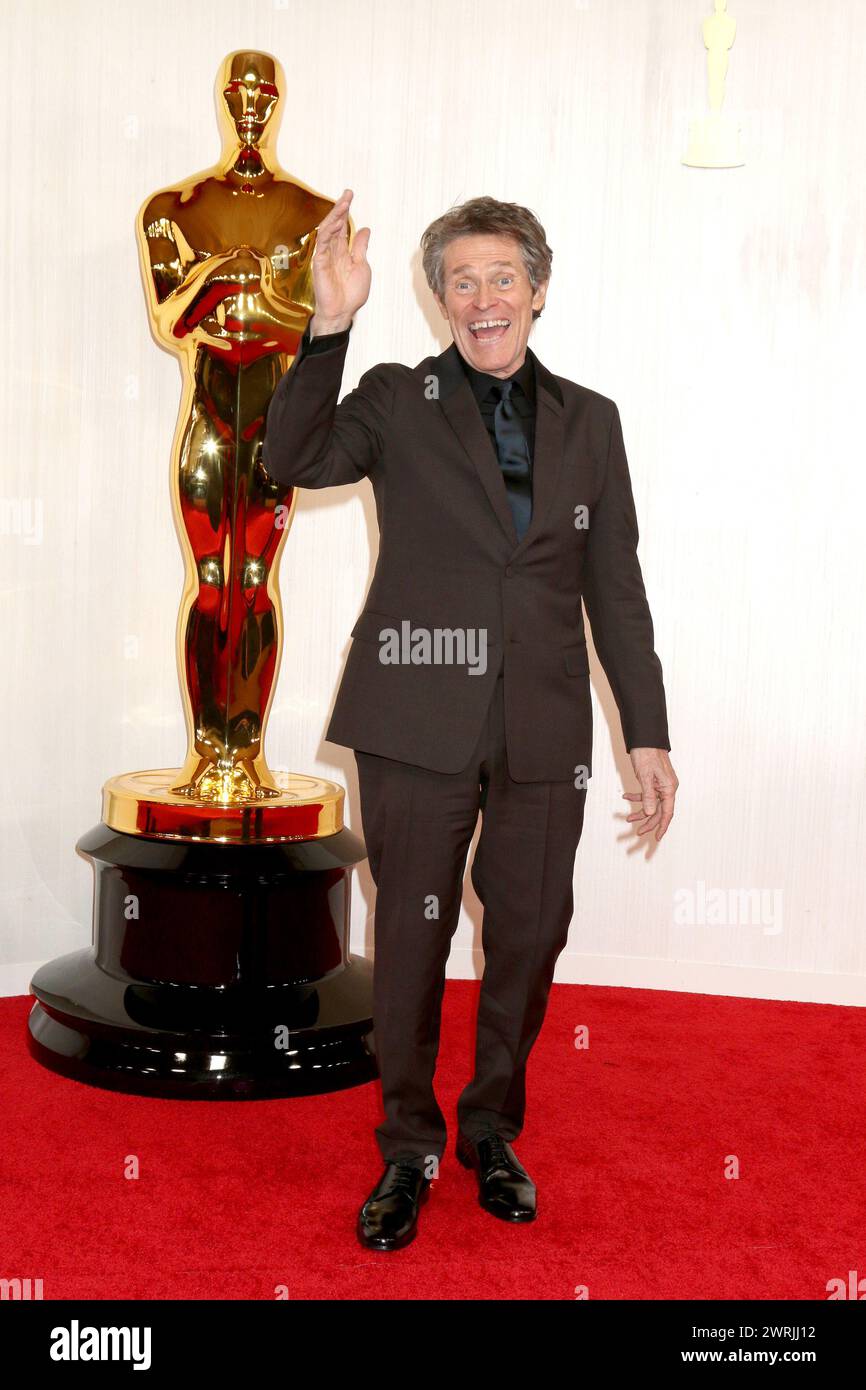 LOS ANGELES - Mar 10: Willem Dafoe al 96° Academy Awards Arrivals al Dolby Theater il 10 marzo 2024 a Los Angeles, CA Foto Stock