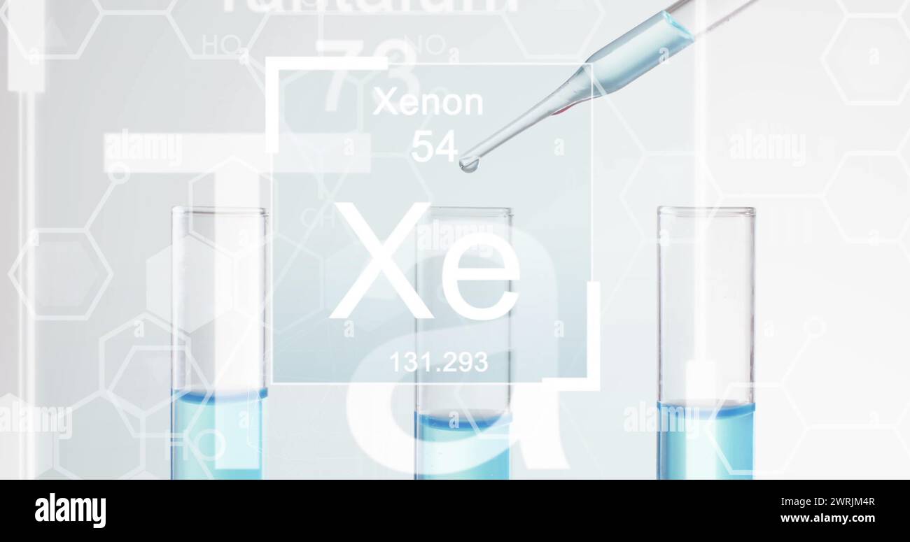 Immagine del simbolo dell'elemento chimico e dell'elaborazione dei dati su capsule da laboratorio su sfondo bianco Foto Stock