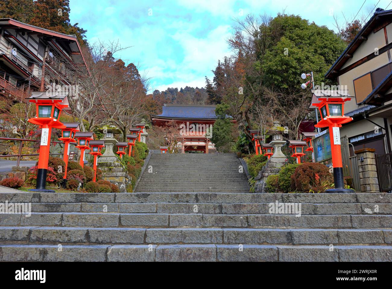 Tempio Kurama-dera, uno storico tempio buddista a Kuramahonmachi, Sakyo Ward, Kyoto, Giappone Foto Stock