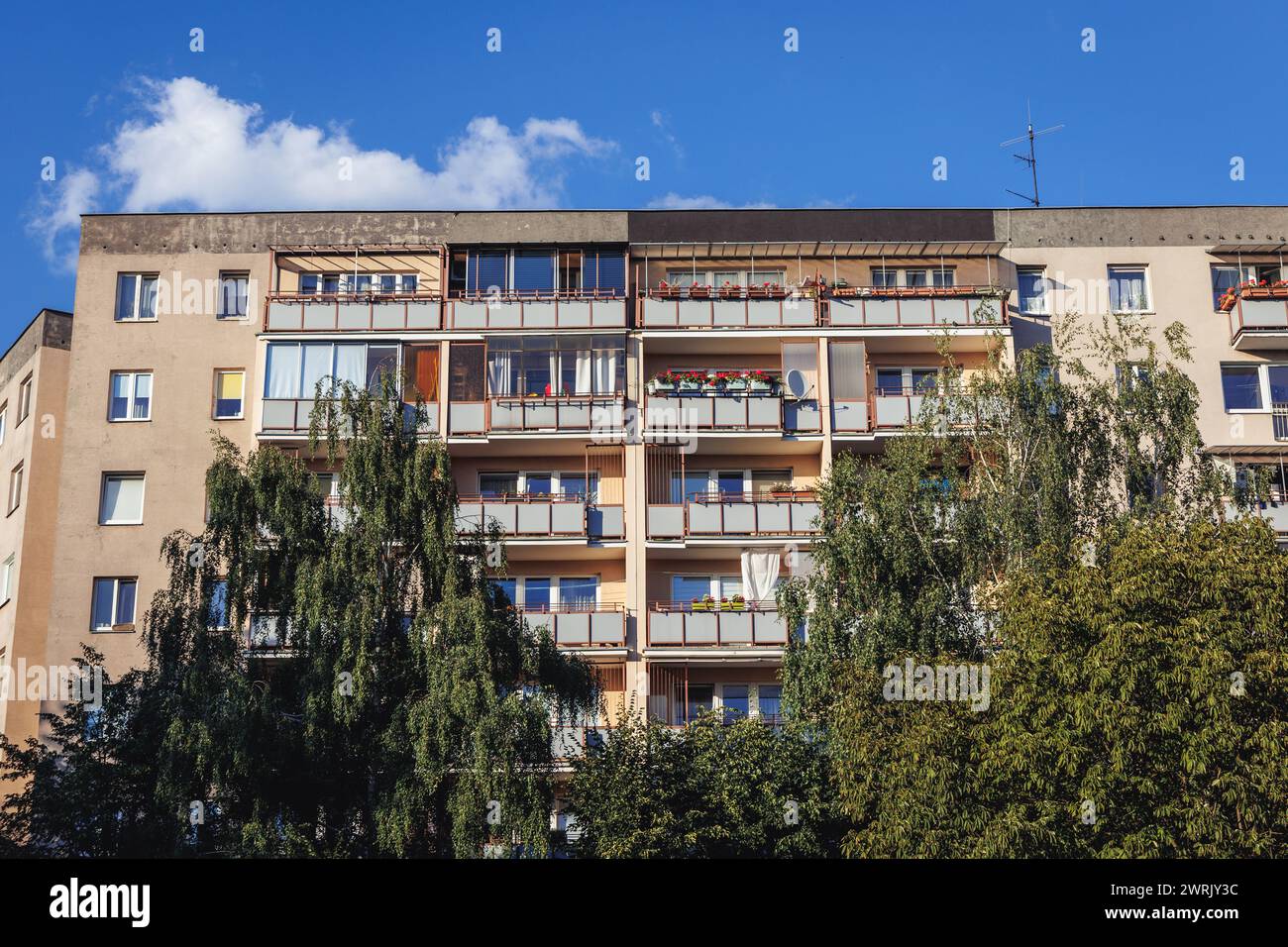 Blocco di appartamenti chiamato Wielka Plyta - panelak nell'area di Goclaw, sottodistretto di Praga-Poludnie, città di Varsavia, Polonia Foto Stock