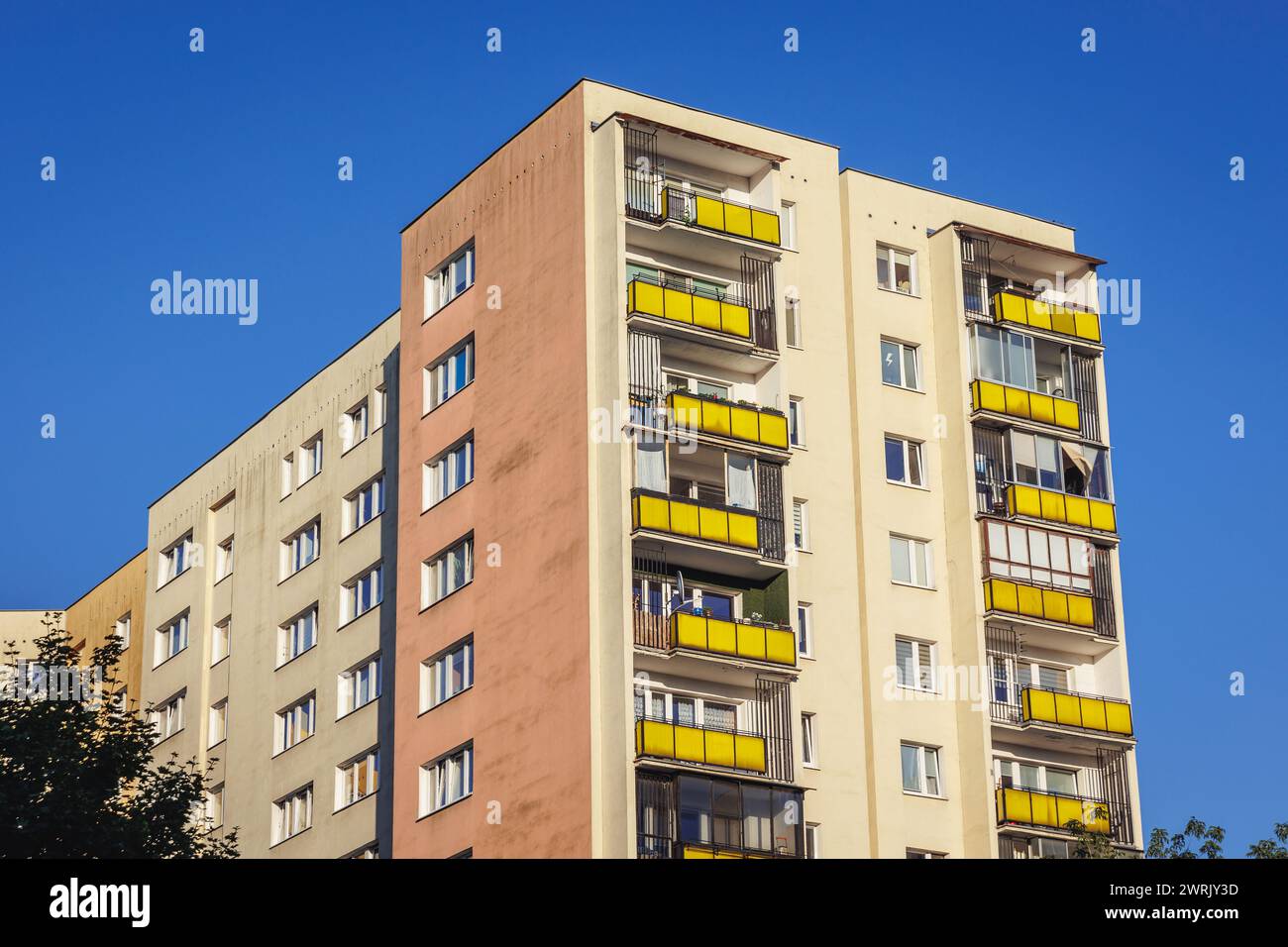 Blocco di appartamenti chiamato Wielka Plyta - panelak nell'area di Goclaw, sottodistretto di Praga-Poludnie, città di Varsavia, Polonia Foto Stock