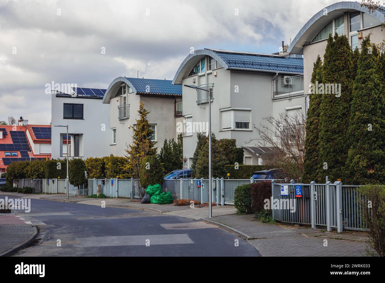 Case a schiera nel quartiere Saska Kepa nella città di Varsavia, Polonia Foto Stock