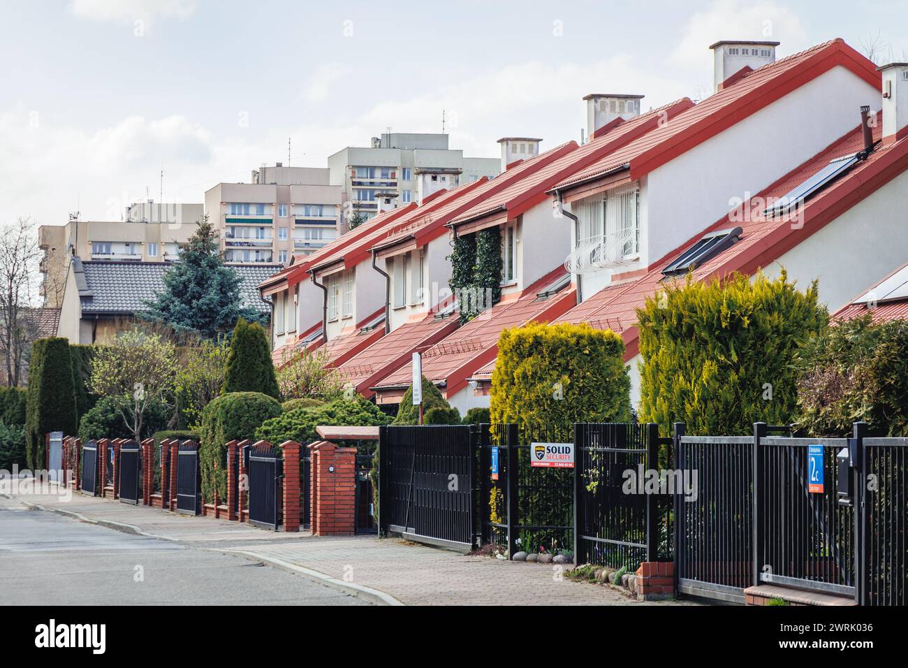 Case a schiera nel quartiere Saska Kepa nella città di Varsavia, Polonia Foto Stock