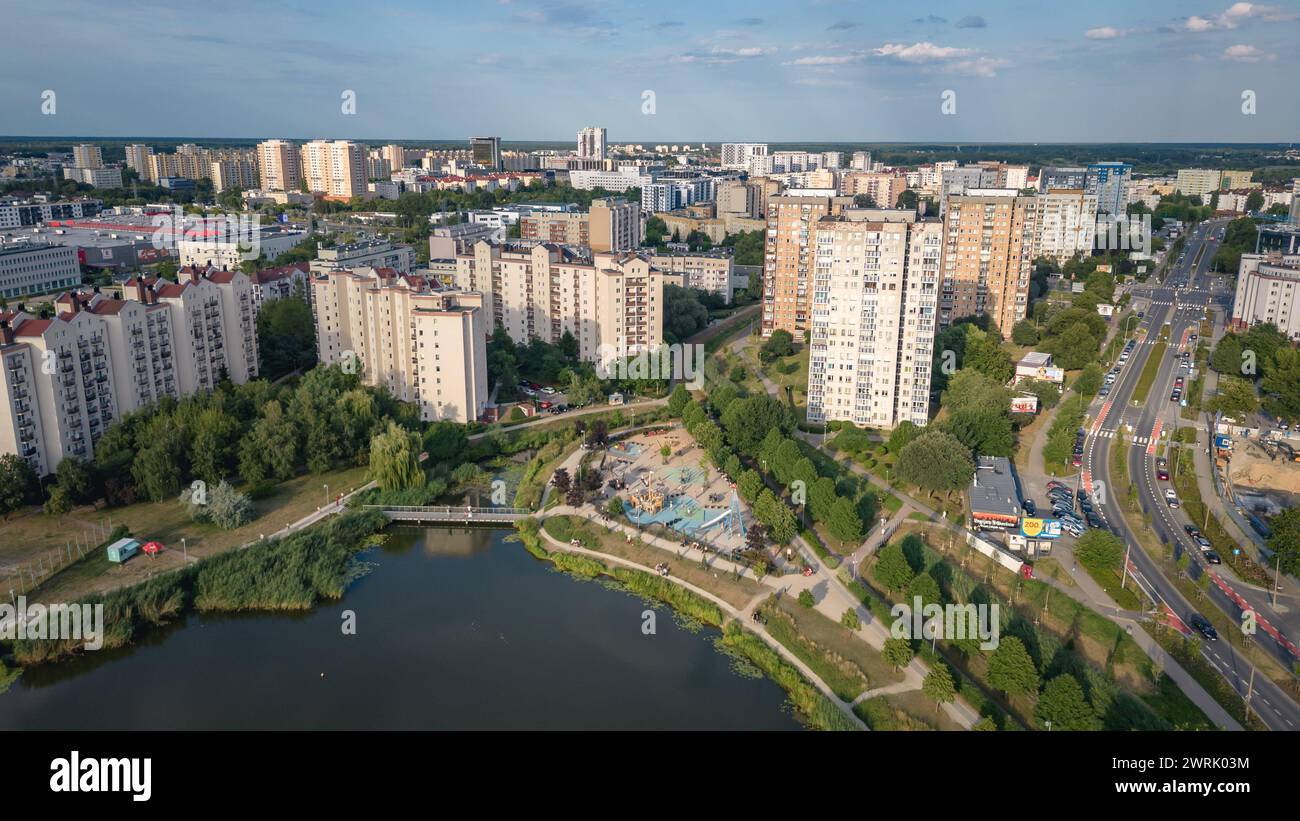 Edifici residenziali sul lago Balaton nell'area di Goclaw, sottodistretto di Praga-Poludnie, Varsavia, Polonia Foto Stock