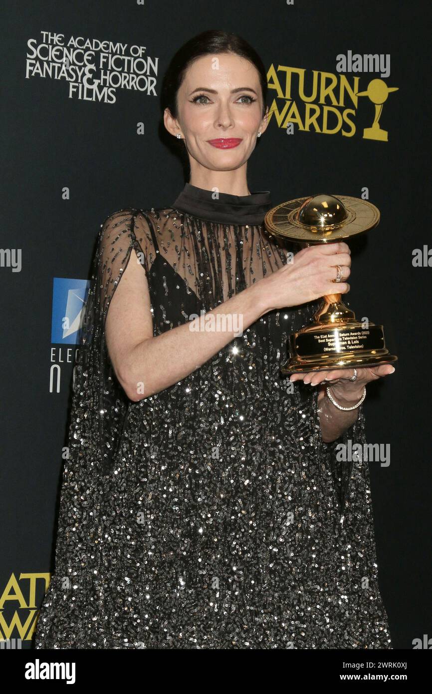 4 febbraio 2024, Burbank, CA, USA: LOS ANGELES - 4 febbraio: Elizabeth ''Bitsie'' Tulloch ai Saturn Awards 2024 al Burbank Convention Center il 4 febbraio 2024 a Burbank, CA. (Credit Image: © Kay Blake/ZUMA Press Wire) SOLO PER USO EDITORIALE! Non per USO commerciale! Foto Stock