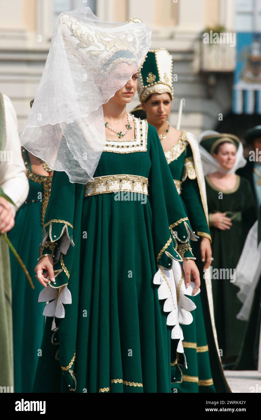 Tradizionale corteo storico medievale del Palio di Asti in Piemonte, Italia Foto Stock