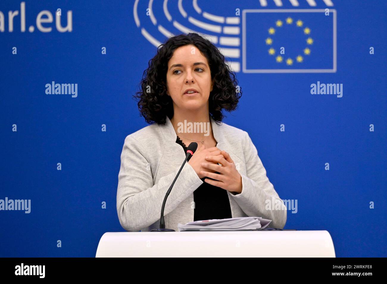 Politikerin Manon Aubry la France Insoumise beim Pressebriefing der Fraktion die Linke im Europäischen Parlament. Straßburg, 12.03.2024 Grand Est Frankreich *** politico Manon Aubry la France Insoumise al comunicato stampa del gruppo di sinistra al Parlamento europeo Strasburgo, 12 03 2024 Grand Est France Copyright: XDwixAnoraganingrumx Foto Stock