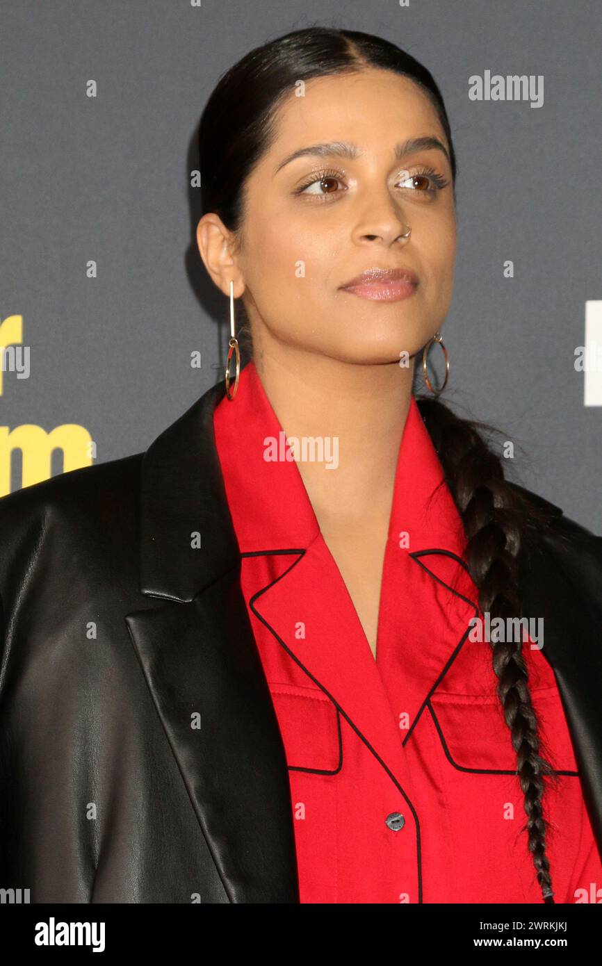 LOS ANGELES - GENNAIO 30: Lilly Singh al Curb Your Enthusiasm Season 12 Premiere al Directors Guild of America il 30 gennaio 2024 a Los Angeles Foto Stock