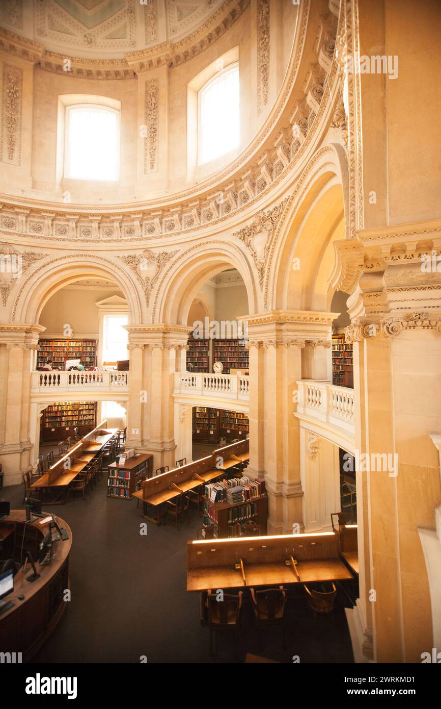 All'interno della Radcliffe camera Library nell'Oxfordshire, nel Regno Unito Foto Stock