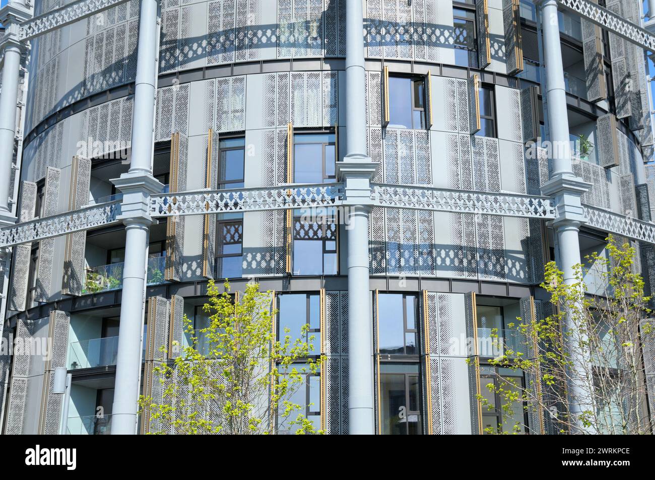 Gasholders London, un moderno sviluppo residenziale di 145 appartamenti nel Gasholder Park presso Regent's Canal, King's Cross, Regno Unito. Architetto: WilkinsonEyre. Foto Stock