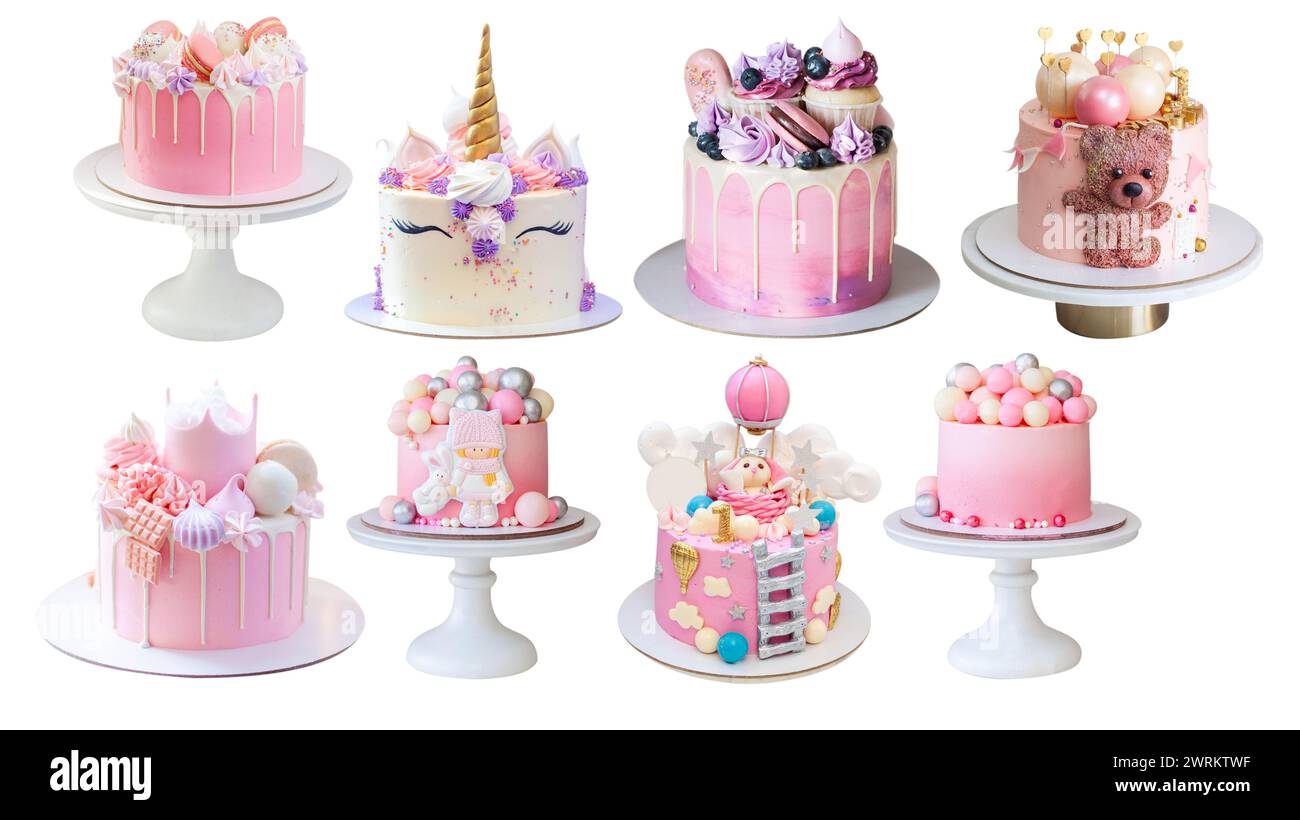 Varie teneri torte rosa isolate su sfondo bianco. Torte con orsacchiotto, coniglietto, unicorno, marshmallow, meringa, png, primo piano, copia spazio Foto Stock