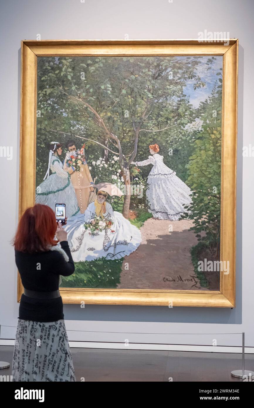 Ausstellung 1863 - PARIGI - 1874: Rivoluzione in der Kunst - Vom Salon zum Impressionismus im Wallraf-Richartz-Museum di Koeln. Foto vom 13.03.2024: Claude Monet 1840-1926, Frauen im Garten , 1866/67, OEL auf Leinwand MIT der Sonderausstellung vom 15. Maerz bis zum 28. Juli zeichnet das Koelner Museum den spannenden Weg der franzoesischen Malerei nach und praesentiert ein faszinierendes Panorama an Kuenstlern, Stilrichtungen, Gattungen und Motiven. Siehe epd-Meldung vom 13.03.2024 SOLO USO EDITORIALE *** Mostra 1863 PARIGI 1874 Rivoluzione d'Arte dal Salon all'Impressionismo al Wallraf Richa Foto Stock