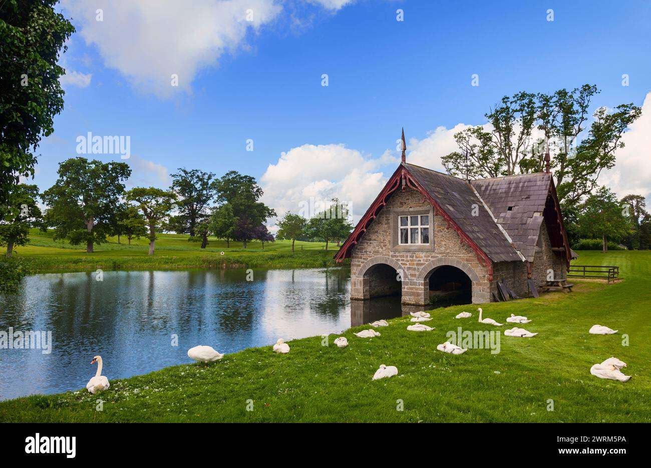 The 19th-Century Boat House,on Rye Water nella tenuta di Carton House nella contea di Kildare, Irlanda, Foto Stock