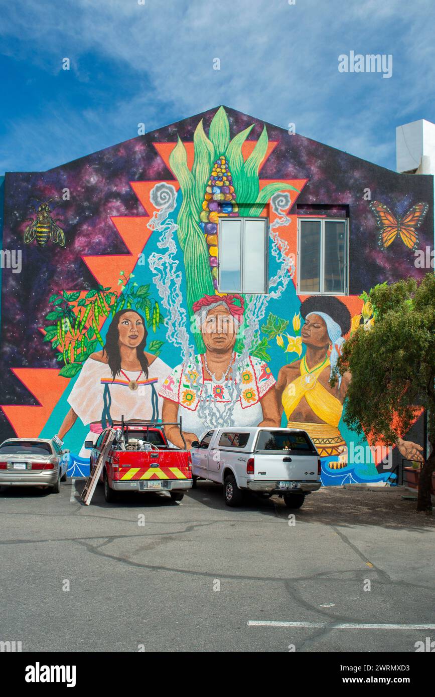 Una caratteristica di Tucson AZ - edificio murale - cultura nativa americana e messicana Foto Stock