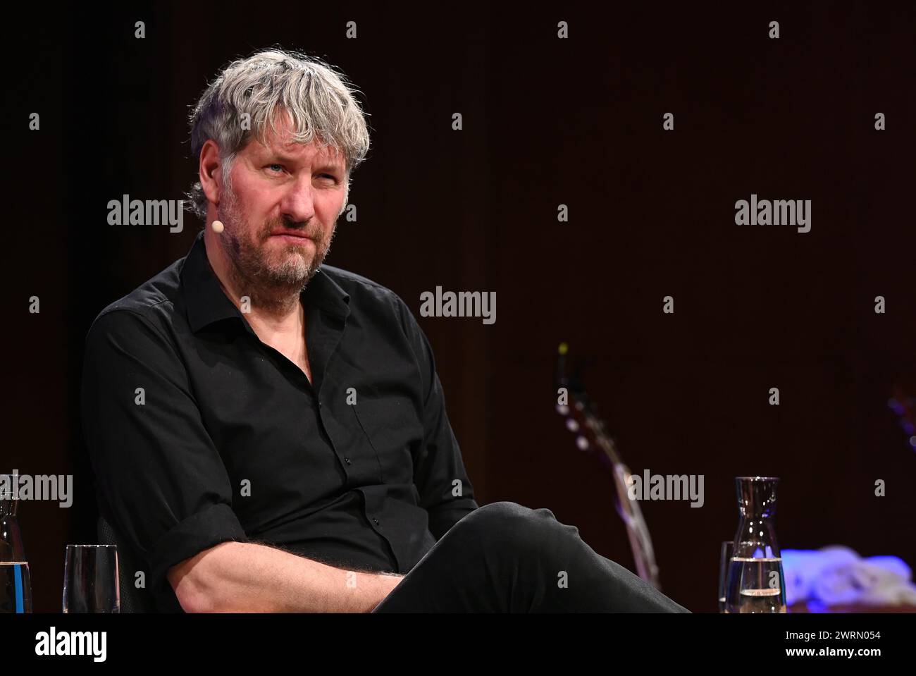 Colonia, Germania. 12 marzo 2024. Marcus Wiebusch, cantante, chitarrista e compositore, frontman della band indie rock "Kettcar" sul palco del LIT.Cologne, il festival internazionale della letteratura. Crediti: Horst Galuschka/dpa/Alamy Live News Foto Stock