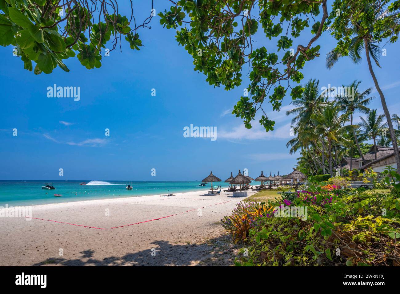 Vista della spiaggia di Trou-aux-Biches e dell'Oceano Indiano turchese nelle giornate di sole, Trou-aux-Biches, Mauritius, Oceano Indiano, Africa Copyright: FrankxFell 844-3 Foto Stock