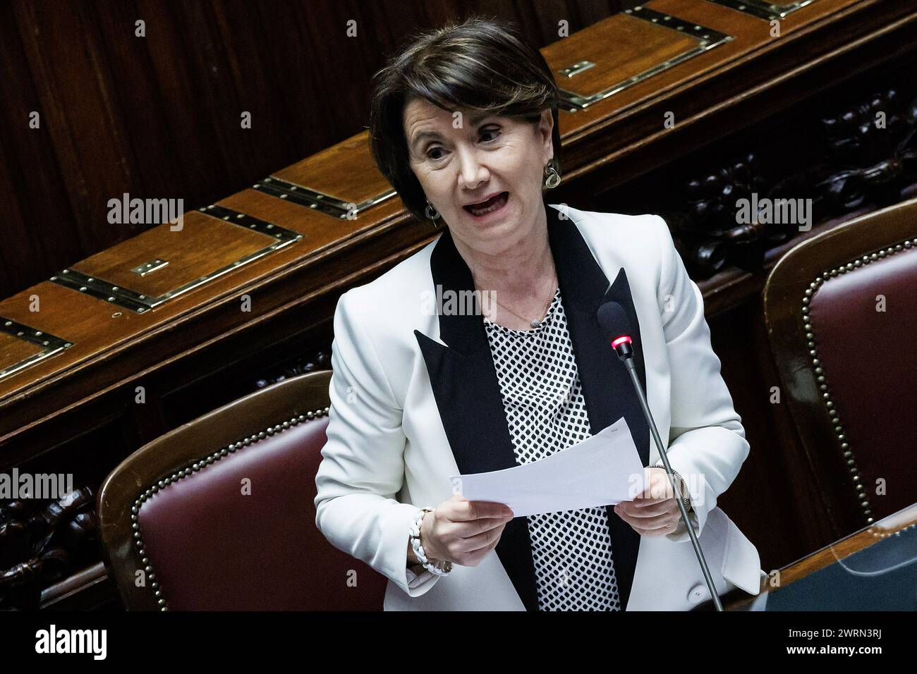 Italia. 13 marzo 2024. La ministra per la famiglia Eugenia Roccella durante il tempo delle interrogazioni alla camera dei deputati. Roma, Mercoledì, 13 marzo 2024 (foto Roberto Monaldo/LaPresse) Ministro della famiglia Eugenia Roccella durante il tempo delle interrogazioni alla camera dei deputati. Roma, mercoledì 13 marzo 2024 (foto di Roberto Monaldo/LaPresse) credito: LaPresse/Alamy Live News Foto Stock